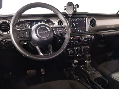 Used 2023 Jeep Gladiator Willys image 2