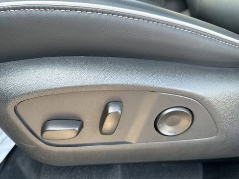 Used 2025 Buick Enclave Preferred image 18