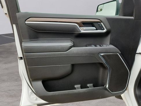 Used 2025 Chevrolet Silverado 1500 LT AWD/4WD image 14