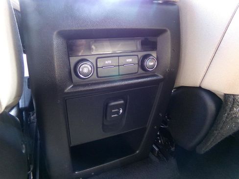 Used 2022 Chevrolet Traverse LS AWD/4WD image 29