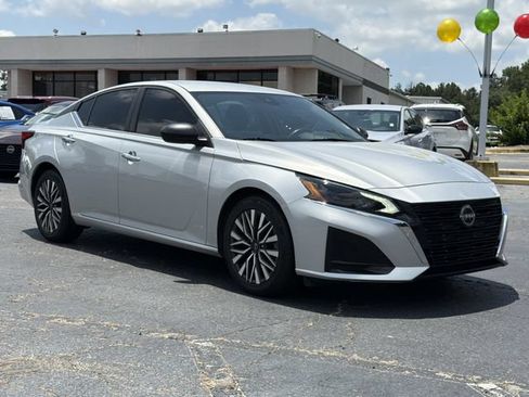 Used 2024 Nissan Altima 2.5 SV FWD image 26