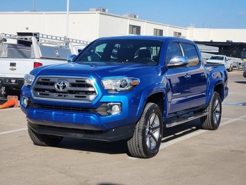 Used 2017 Toyota Tacoma Limited image 12