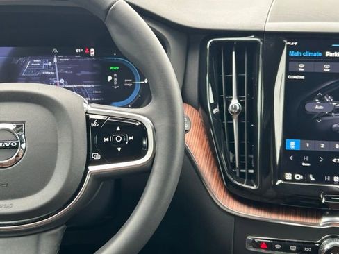 New 2024 Volvo XC60 T8 Plus AWD/4WD image 17