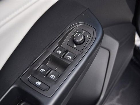 New 2025 Volkswagen Taos SE image 8