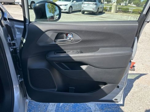 New 2026 Chrysler Pacifica Select image 52