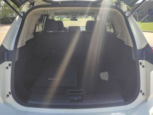Used 2024 Nissan Rogue S FWD image 10