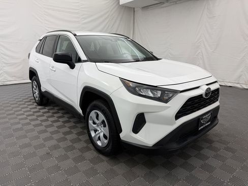 Used 2019 Toyota RAV4 LE image 4
