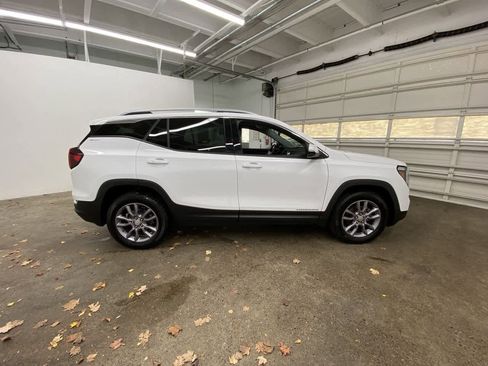 Used 2023 GMC Terrain SLT image 7