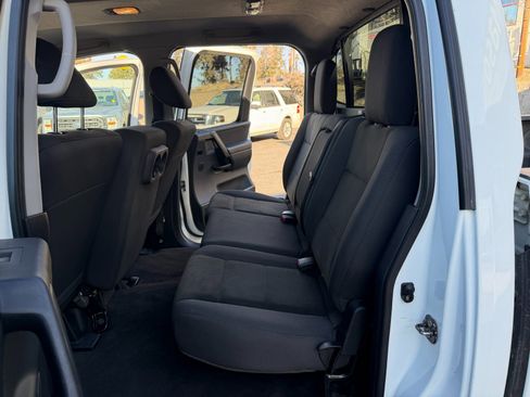 Used 2014 Nissan Titan SV image 9