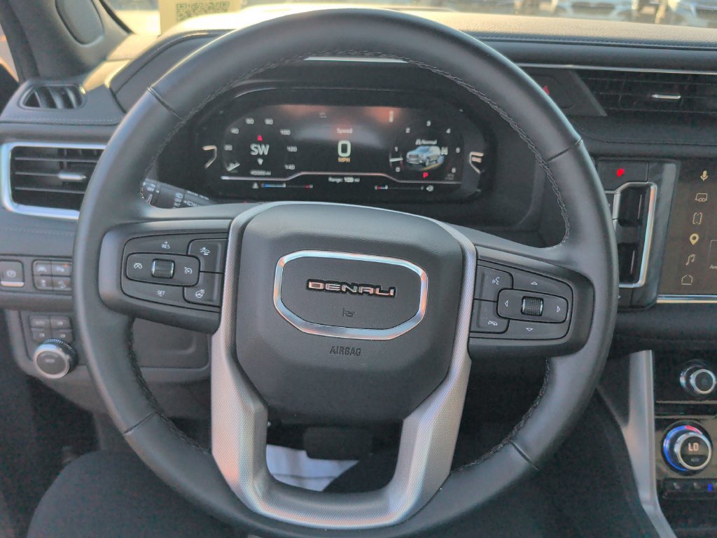 Used 2023 GMC Yukon XL Denali AWD/4WD image 14