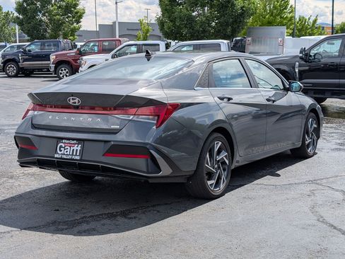 Used 2025 Hyundai Elantra Limited FWD image 3