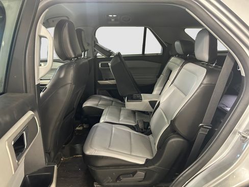 Used 2021 Ford Explorer XLT w/ Equipment Group 202A RWD image 13