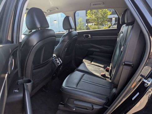 Used 2025 Kia Sorento S FWD image 12