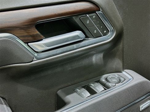Used 2025 GMC Sierra 1500 SLT image 18