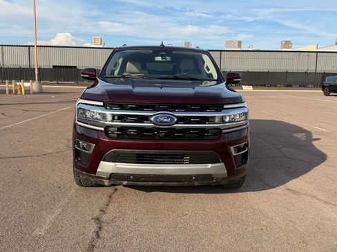 Used 2024 Ford Expedition Limited image 3