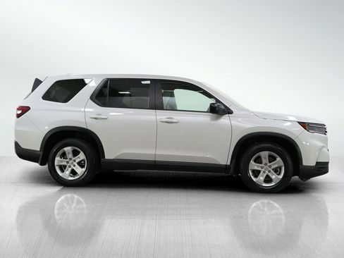 Used 2023 Honda Pilot LX image 6