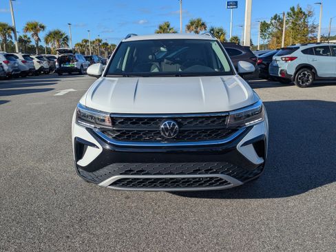 Used 2024 Volkswagen Taos SE w/ MDO Package image 9