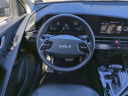 Used 2023 Kia Niro EX Touring image 16