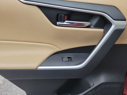 Used 2022 Toyota RAV4 XLE image 8