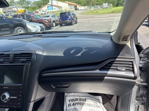 Used 2020 Ford Fusion Titanium image 31