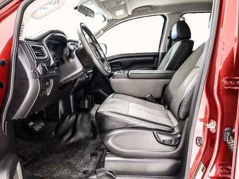 Used 2017 Nissan Titan S image 13