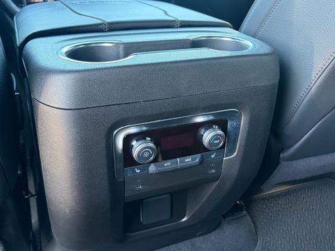 Used 2025 GMC Yukon Denali AWD/4WD image 28