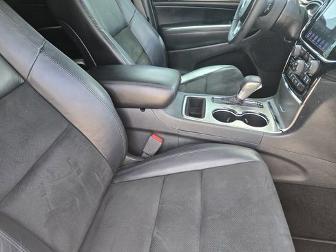 Used 2019 Jeep Grand Cherokee Altitude AWD/4WD image 19
