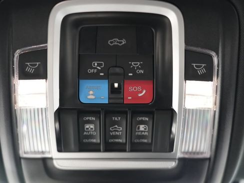 Used 2025 RAM 2500 Limited AWD/4WD image 14
