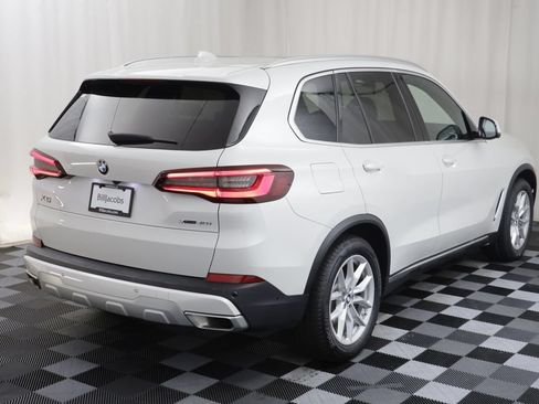 Used 2023 BMW X5 xDrive40i w/ Parking Assistance Package AWD/4WD image 19