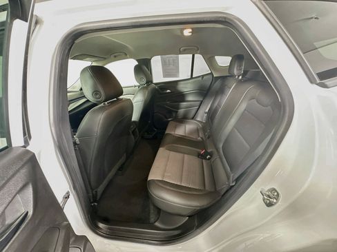 Used 2025 Chevrolet Trax LT FWD image 26
