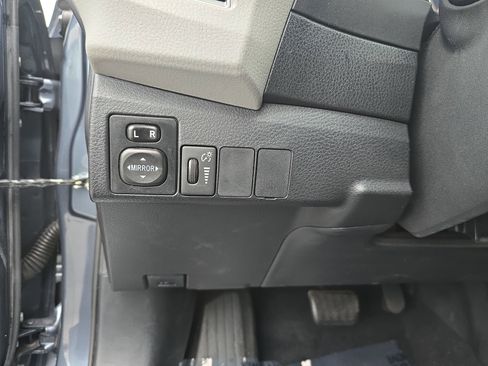 Used 2014 Toyota Corolla LE image 14