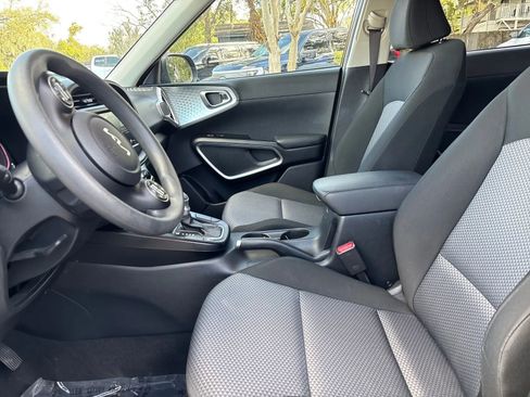 Used 2025 Kia Soul LX w/ LX Technology Package image 10