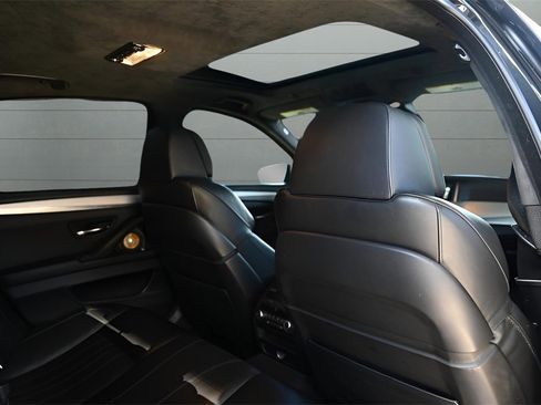 Used 2015 BMW M5 image 27