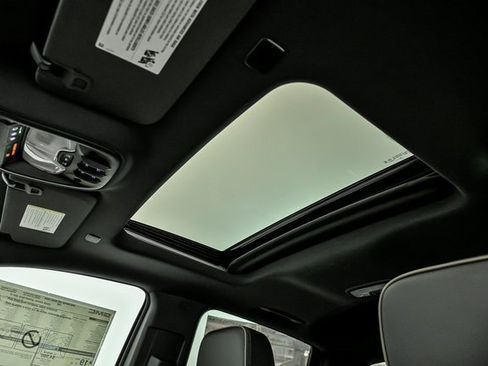 New 2026 GMC Canyon Denali image 9