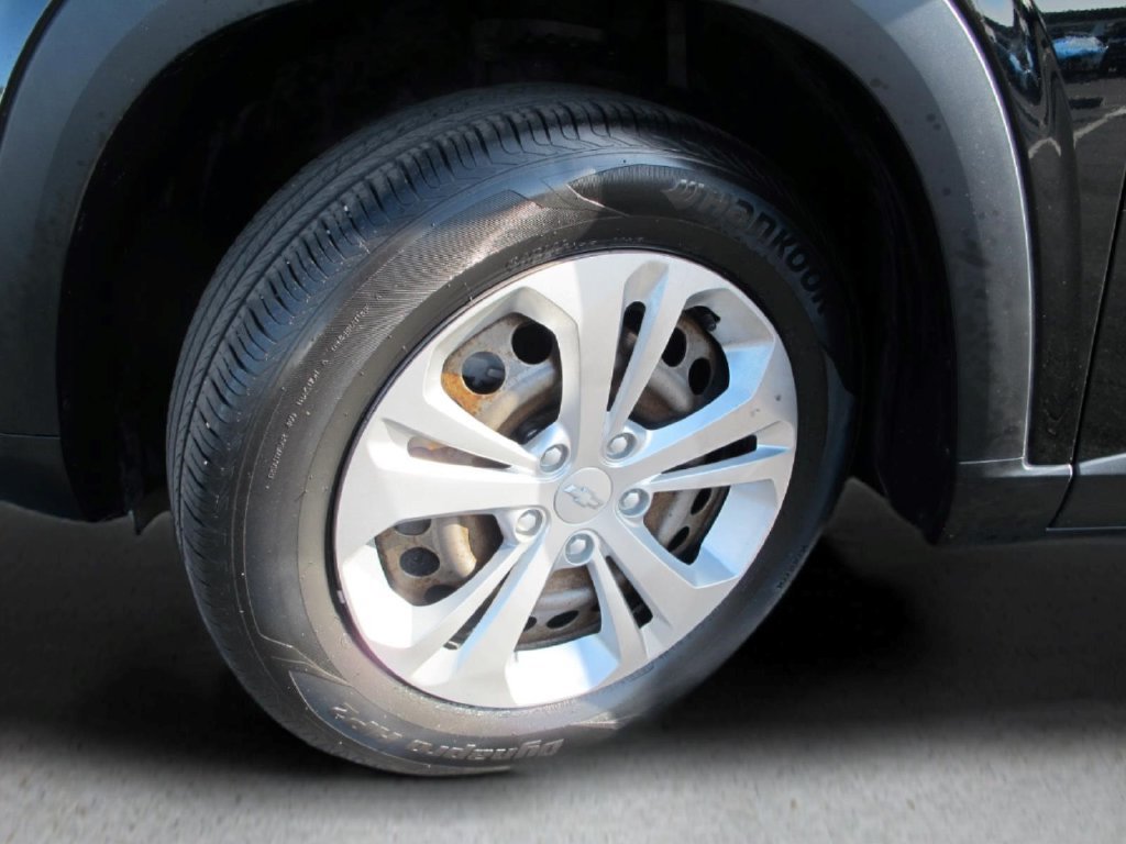 Used 2024 Chevrolet Trax LS w/ Driver Confidence Package FWD image 25