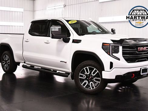 Used 2023 GMC Sierra 1500 AT4 w/ Technology Package AWD/4WD image 1
