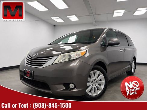 Used 2015 Toyota Sienna XLE w/ XLE Navigation Package AWD/4WD image 1