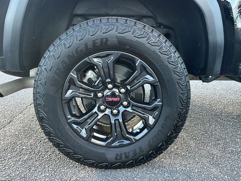 Used 2025 GMC Canyon Elevation w/ Convenience Package image 9