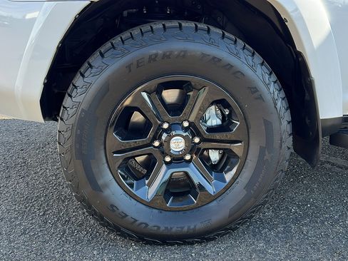 Used 2021 Toyota 4Runner SR5 Premium w/ Moonroof Package image 10