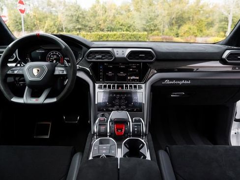 Used 2024 Lamborghini Urus Performante image 28