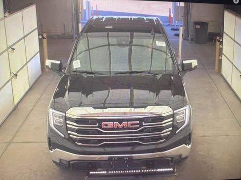 Used 2023 GMC Sierra 1500 SLT w/ SLT Premium Package image 2