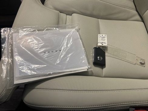 Used 2022 Volvo XC60 B6 Inscription w/ Protection Package Premier image 31