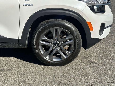 Used 2023 Kia Seltos LX image 7