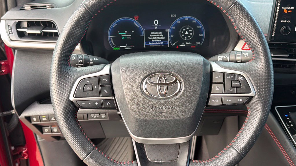 Used 2025 Toyota Sienna XSE w/ XSE Plus Package FWD image 31