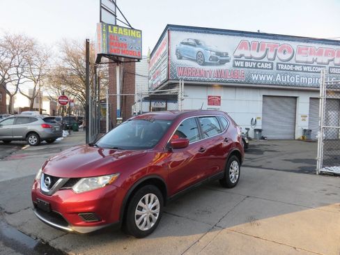 Used 2016 Nissan Rogue S image 2