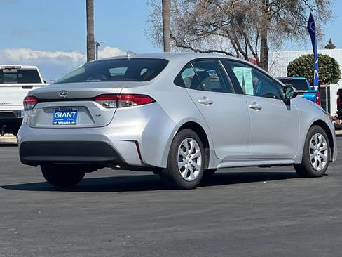 Used 2023 Toyota Corolla LE image 4