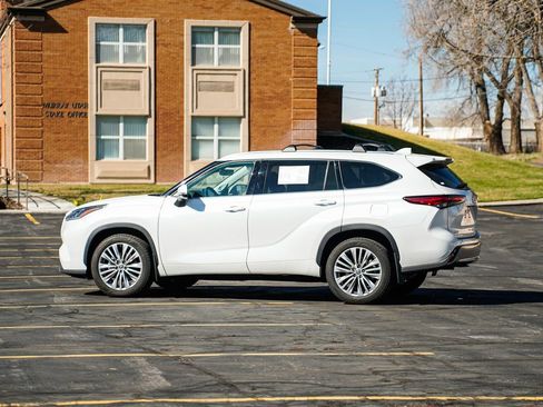 Used 2022 Toyota Highlander Platinum image 7