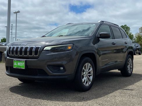 Used 2019 Jeep Cherokee Latitude Plus w/ Comfort/Convenience Group AWD/4WD image 9