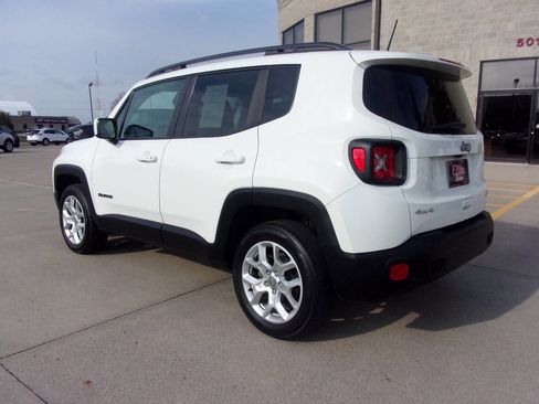Used 2018 Jeep Renegade Latitude w/ Cold Weather Group AWD/4WD image 8