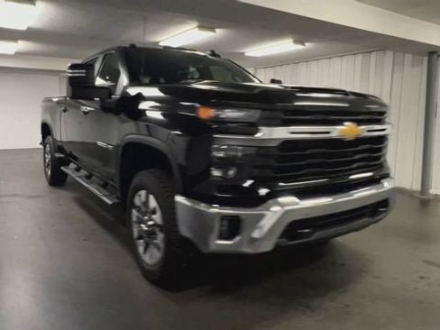 Used 2024 Chevrolet Silverado 2500 LT w/ All Star Edition AWD/4WD image 2